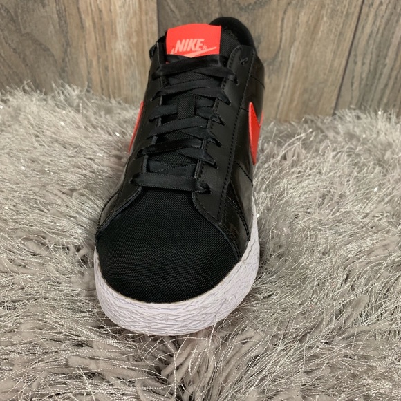 Nike Blazer Low QS (GS) Kids Sneakers AO1033-001 - Picture 3 of 6